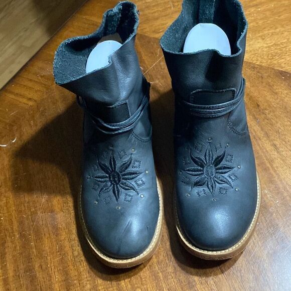 Musse & Cloud Kylie Boots size 8 black suede leather - Picture 1 of 9